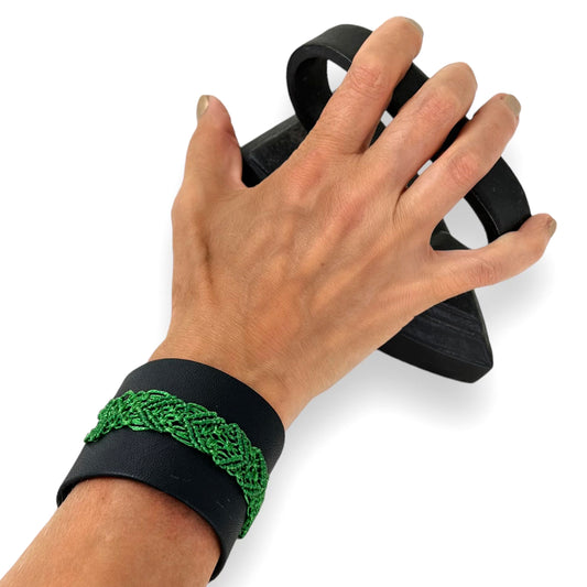 Kelly Green Macrame Black Leather Wrist Snap Cuff Size 4