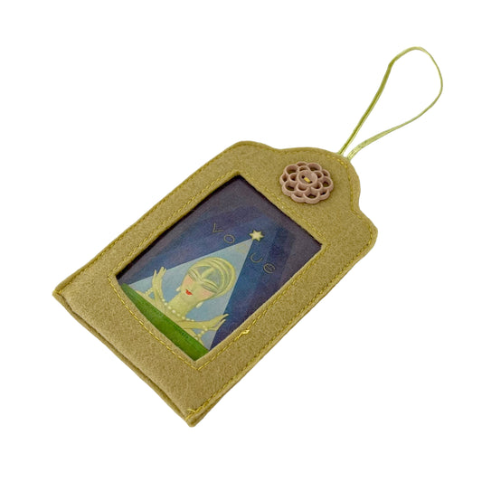 Wheat Felt Ornamental Hanging Frame - Deco Vogue Magazine Cover