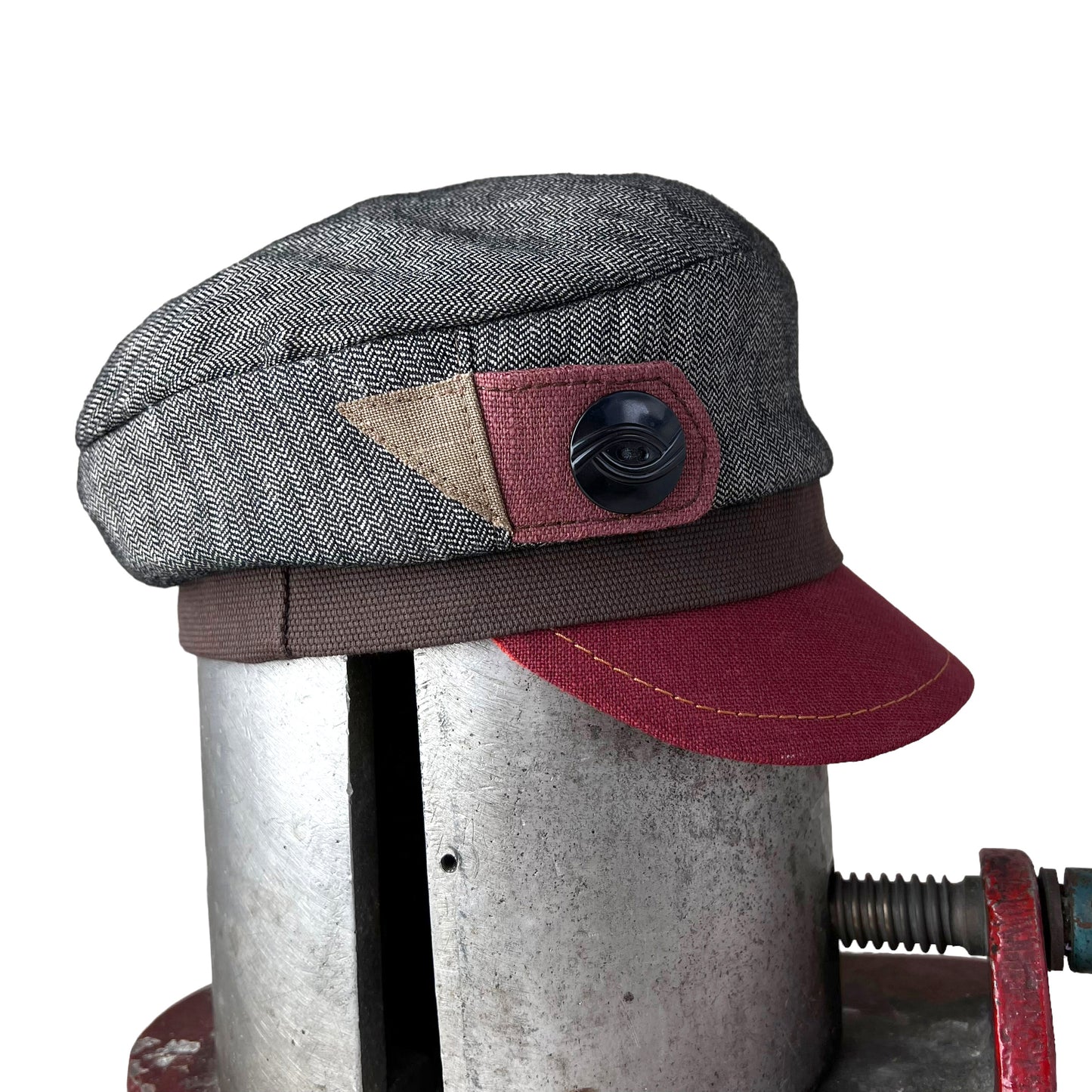 Black Red Peak Robin Linen Cap Size Small